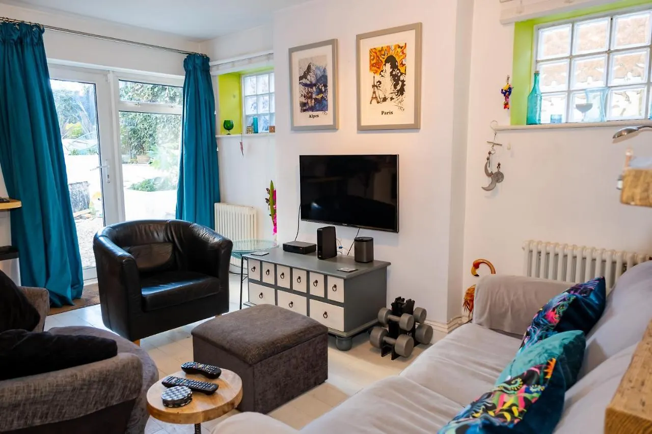 Cute & Cosy 1 Double Bedroom Garden Flat Brighton