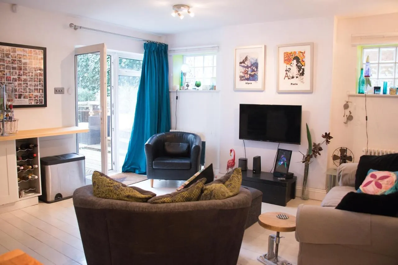 Cute & Cosy 1 Double Bedroom Garden Flat Brighton Apartment