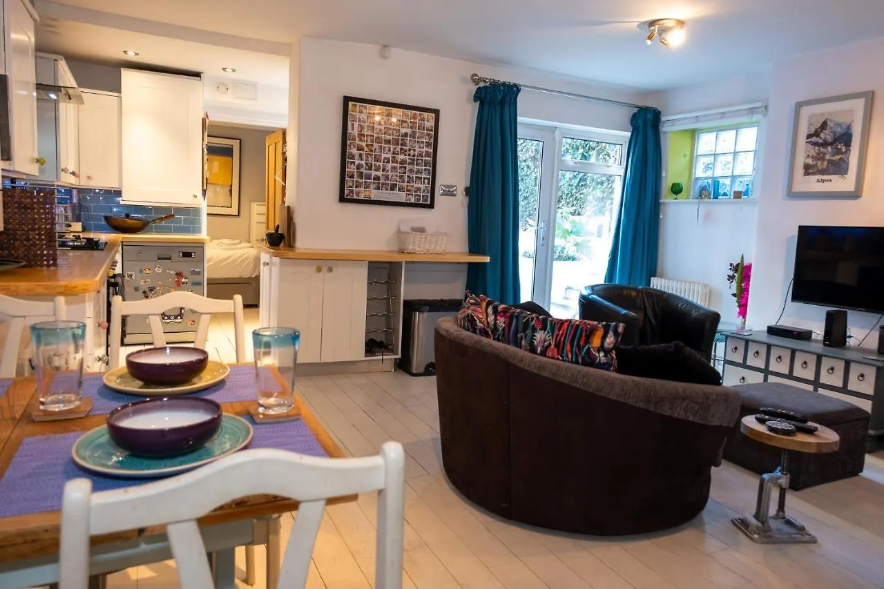 Cute & Cosy 1 Double Bedroom Garden Flat Brighton