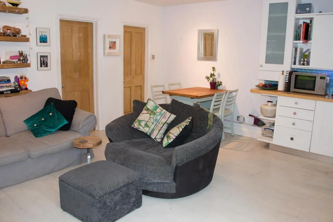 Cute & Cosy 1 Double Bedroom Garden Flat Brighton 0*,  United Kingdom